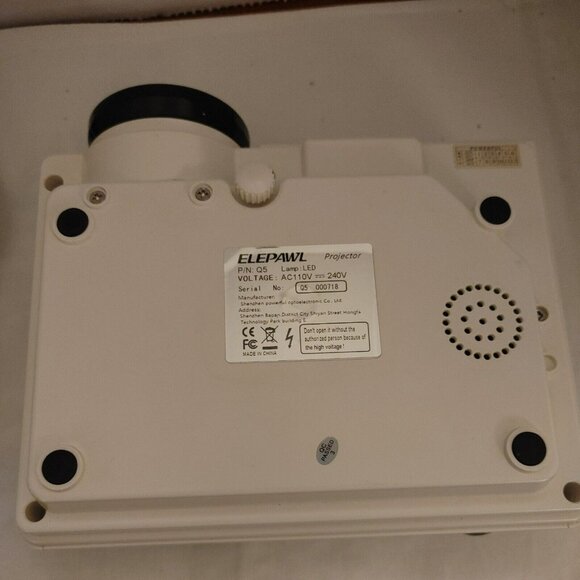 Elepawl Mini Led Projector Q5 With Cords And HDMI Cable G3 - Picture 5 of 7